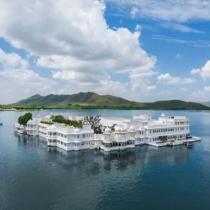 taj-lake-palace.udaipurhotels.org/